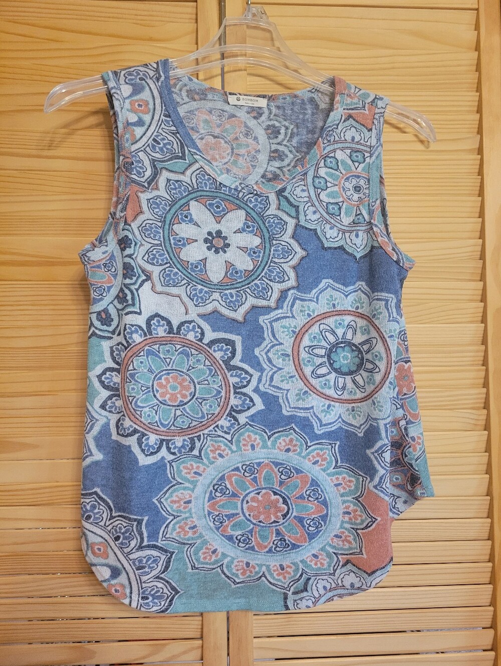 BomBom tank top womans medium navy‎ floral made im USA